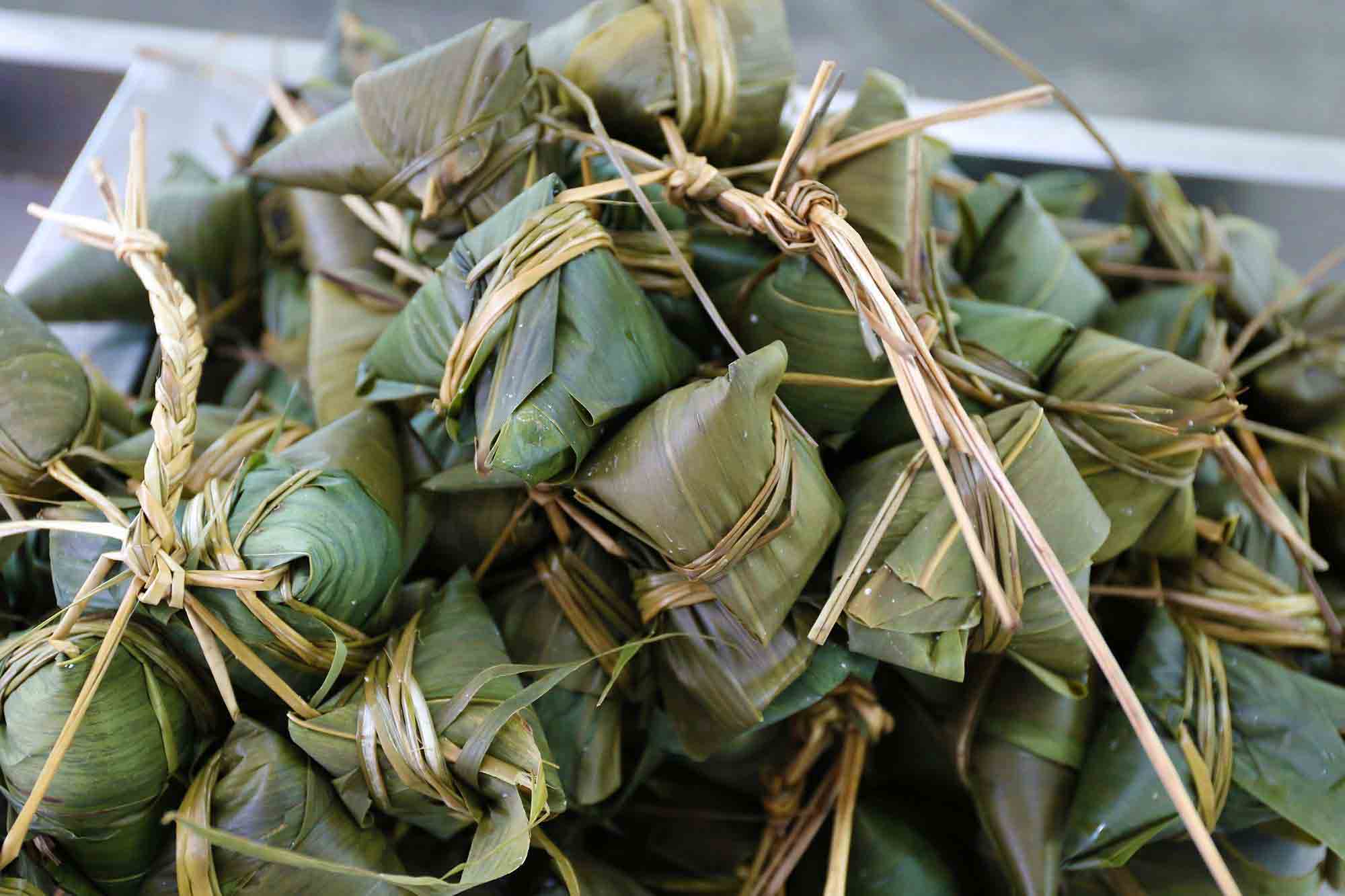 博皓端午節(jié)包粽子